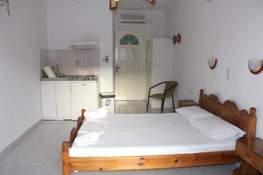 Theodora Studios Yénion Quarto foto
